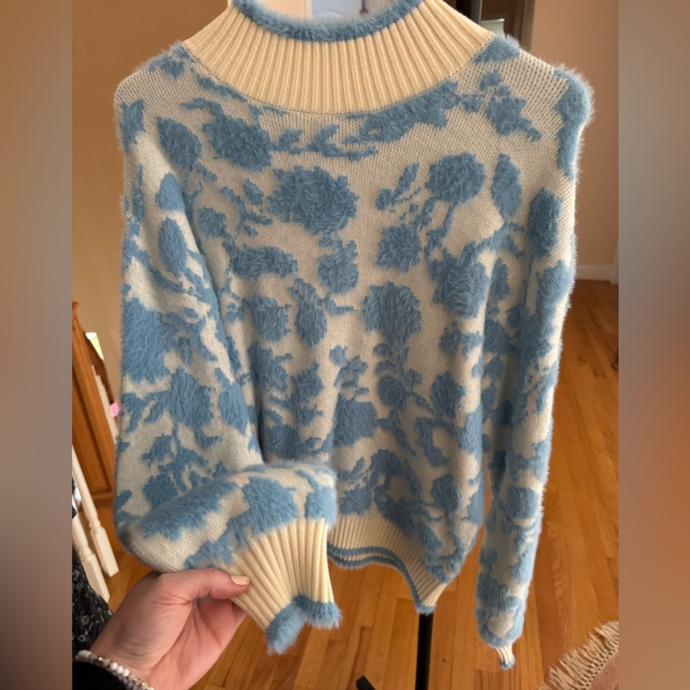 Blue & White Soft Sweater size M